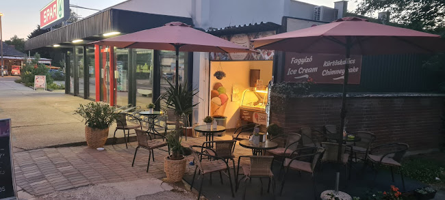 Opinii despre Zolatti's fagyizó és kürtőskalácsos - Siófok ezüspart în Siófok - Fagylaltozó