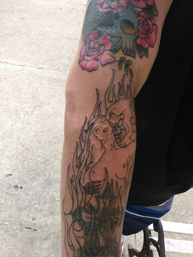 Tattoo Shop «Ink Slingers», reviews and photos, 1355 E Kearney St, Springfield, MO 65803, USA