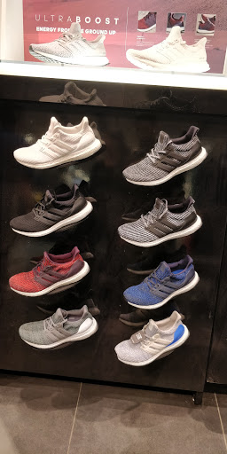 adidas Store Toronto, Dundas St E