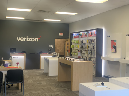 Cell Phone Store «Verizon Authorized Retailer - A Wireless», reviews and photos, 95 Veterans Dr N, Huntingdon, TN 38344, USA