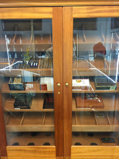 Tobacco Shop «Harbor Glass & Fine Tobacco», reviews and photos, 409 W Ehringhaus St, Elizabeth City, NC 27909, USA