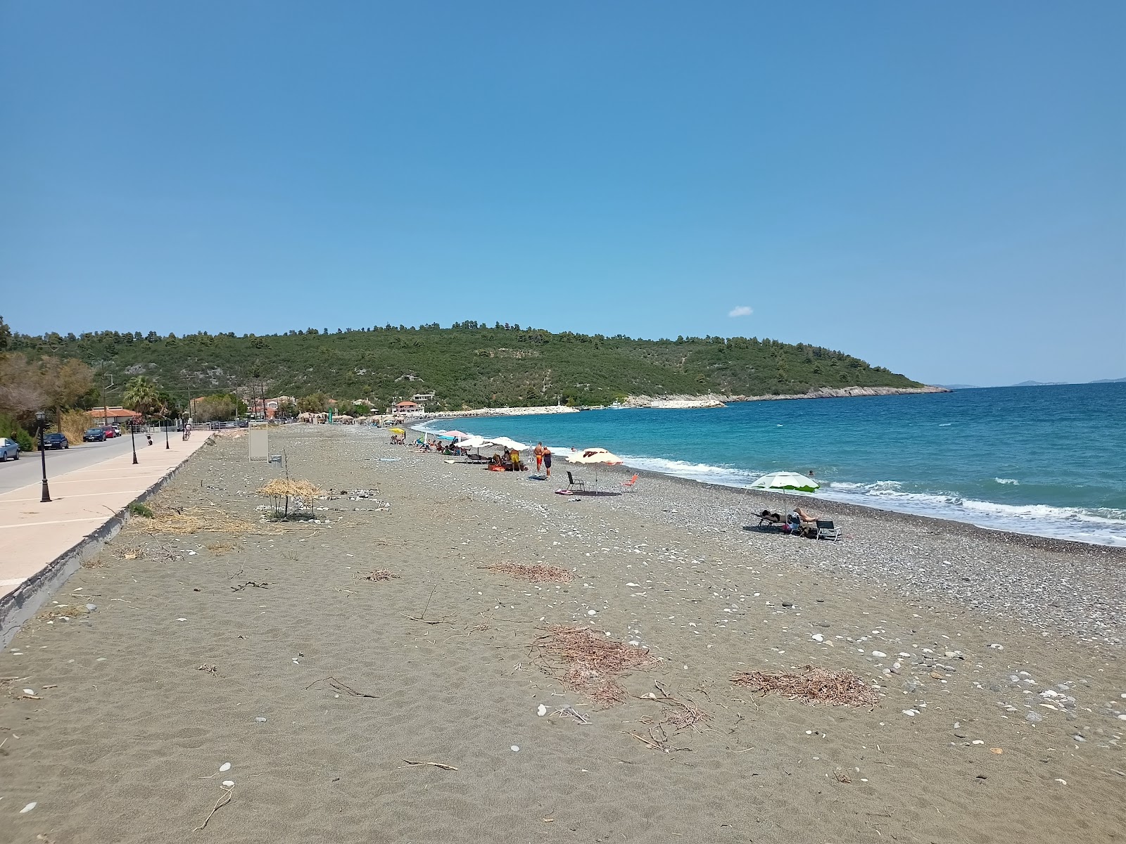 Foto de Elinika beach con gran bahía