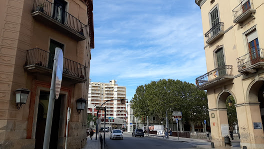 Torre Bisbal Calle Josep M Folch I Torras, 6, 17100 La Bisbal d'Empordà, Girona, España