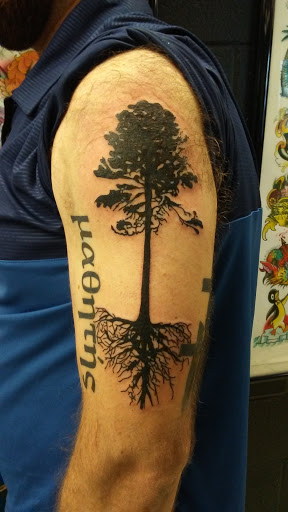 Tattoo Shop «One Love Tattoos», reviews and photos, 903 N Austin Ave, Georgetown, TX 78626, USA