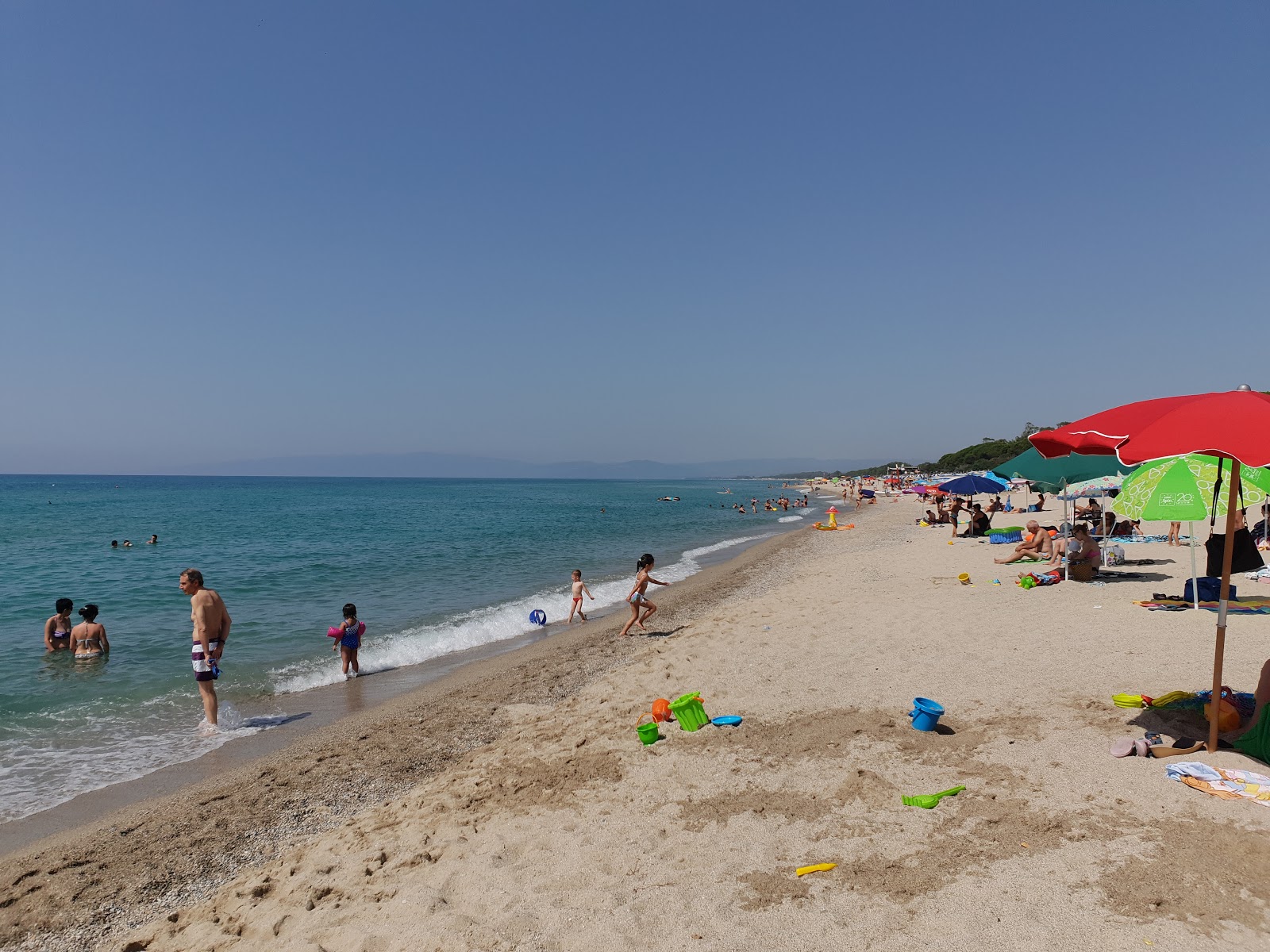Zdjęcie Cropani Marina Beach z powierzchnią beżowy piasek