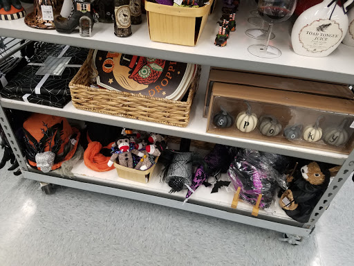 Home Goods Store «Tuesday Morning», reviews and photos, 685 E Bidwell St, Folsom, CA 95630, USA