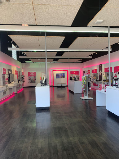 Cell Phone Store «T-Mobile», reviews and photos, 905 N Avalon Blvd, Wilmington, CA 90744, USA