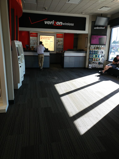 Cell Phone Store «Verizon», reviews and photos, 1424 W Main St, Lebanon, TN 37087, USA