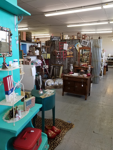 Rusty Relics Antiques