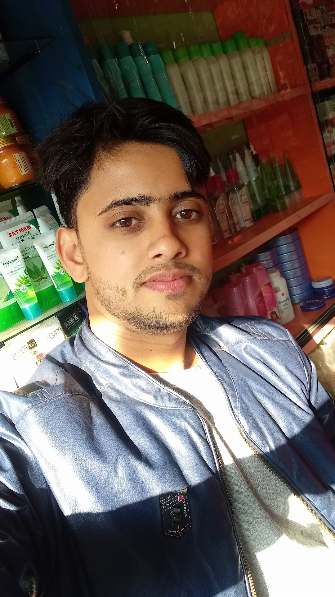আসলাম কসমেটিক্স এন্ড সু গ্যালারী
