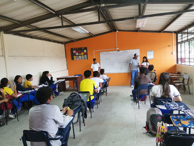 Opiniones de Escuela 18 De Octubre en La Troncal - Escuela