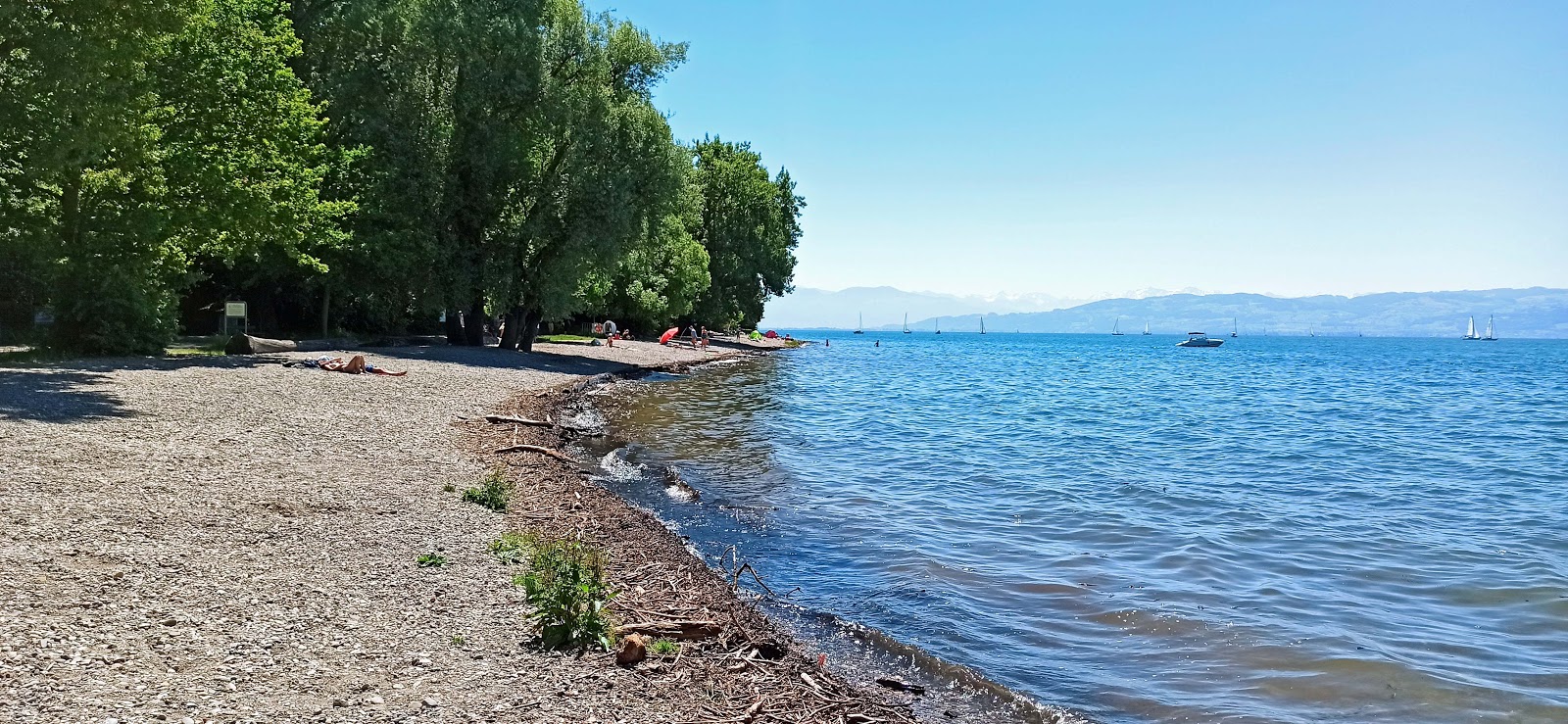 Foto von Malerecke Strand mit graue kiesel Oberfläche