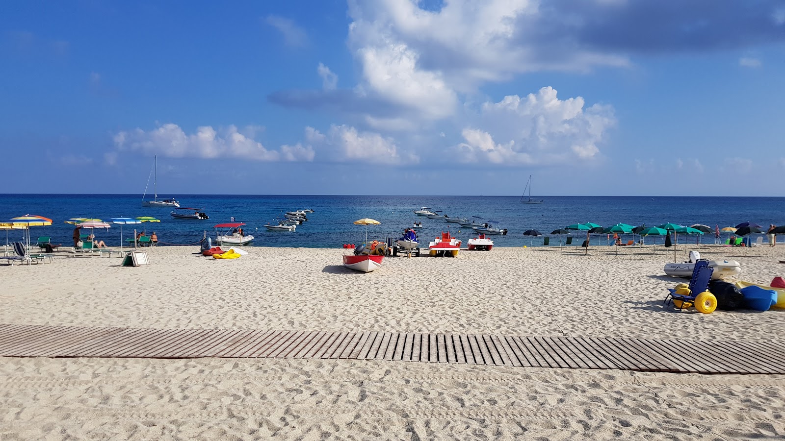 Foto af Spiaggia di Vardano med blåt vand overflade