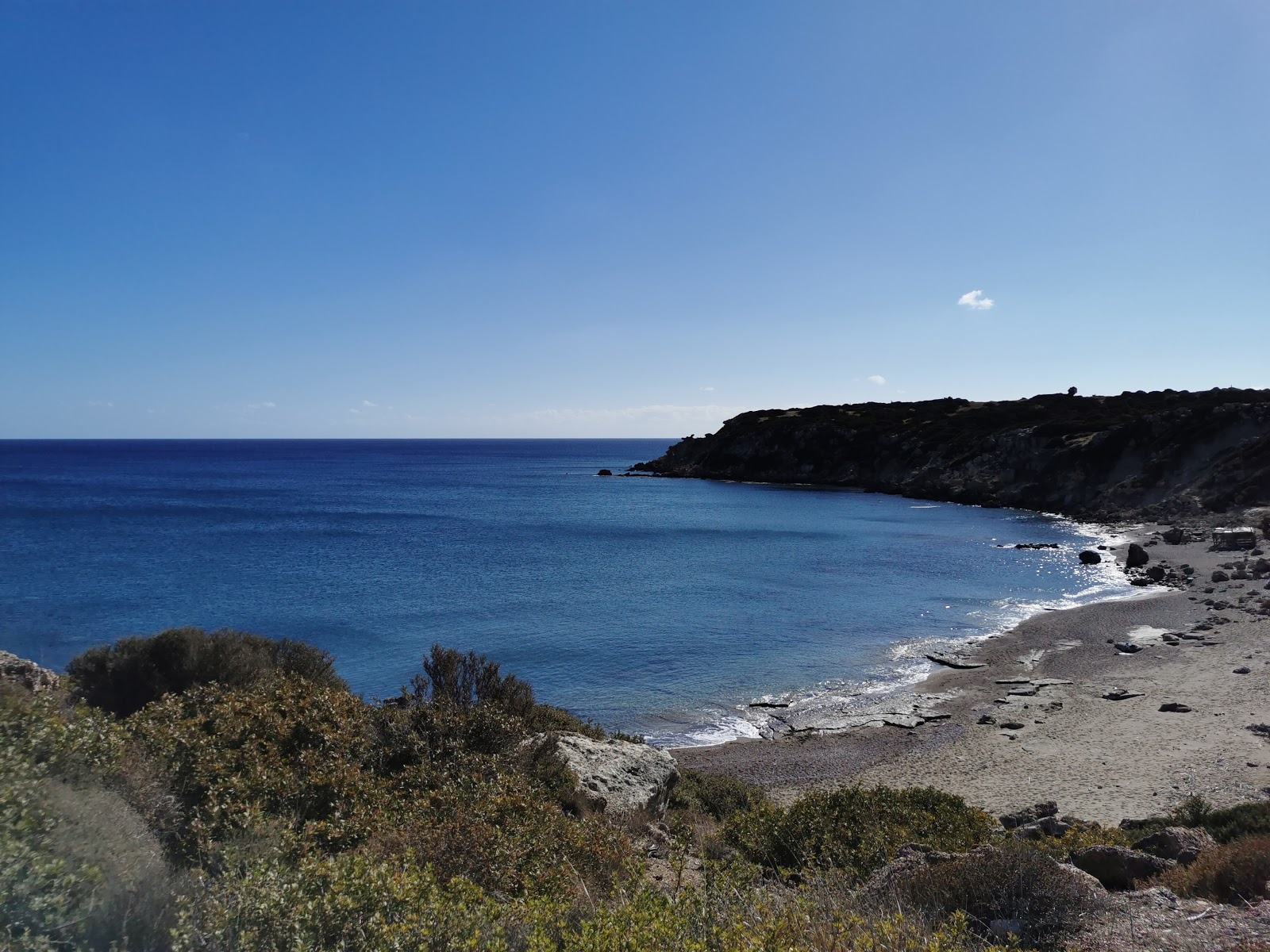 Paralia Plimmiriou III'in fotoğrafı mavi saf su yüzey ile