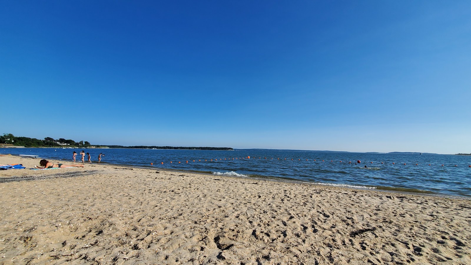 Foto di Wades Beach con una superficie del sabbia beige