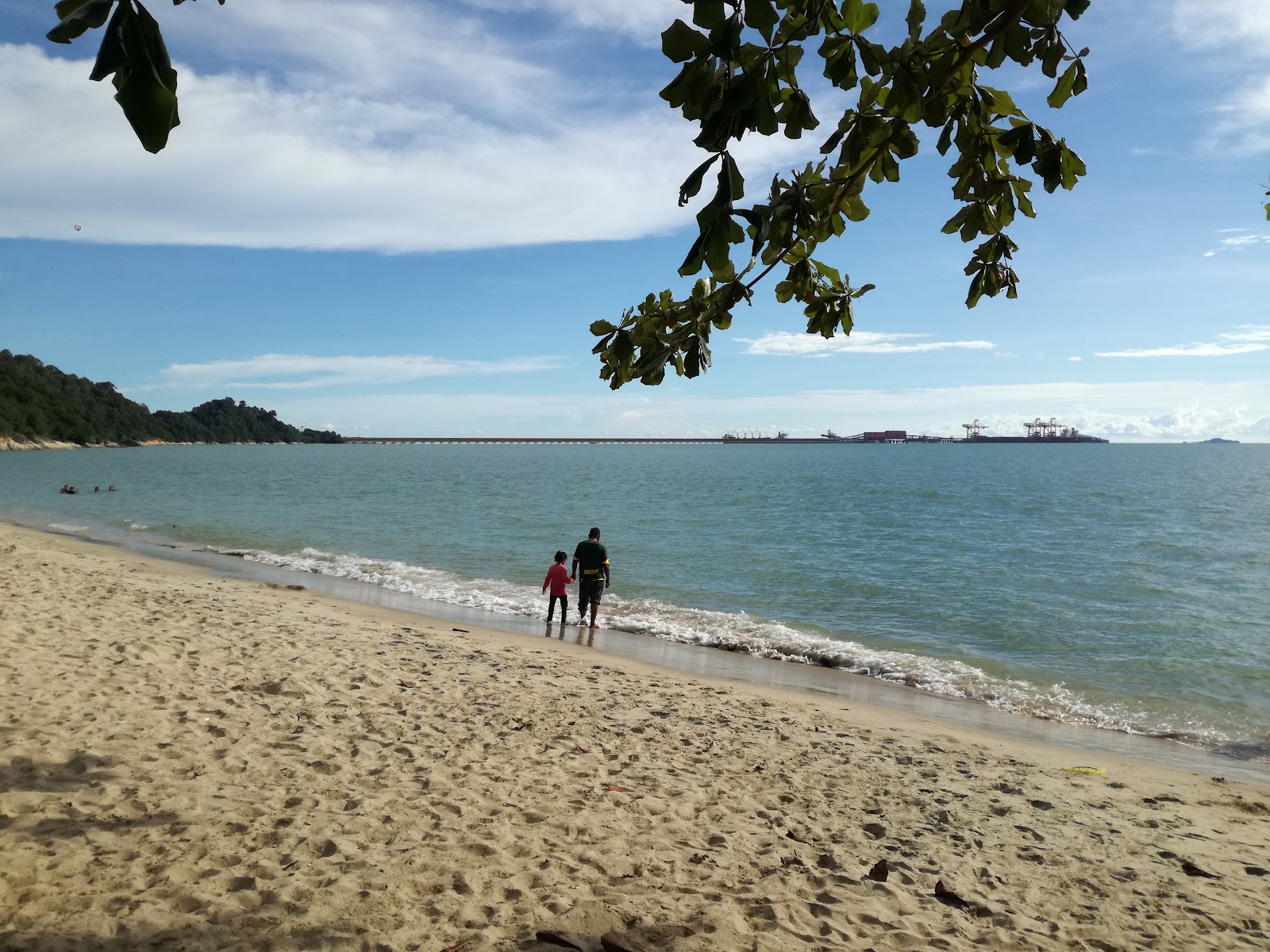 Teluk Batik Beach'in fotoğrafı ve yerleşim
