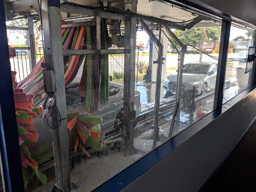 Oil Change Service «GENIE CAR WASH & LUBE - W POINT LOM», reviews and photos, 3949 W Point Loma Blvd, San Diego, CA 92110, USA