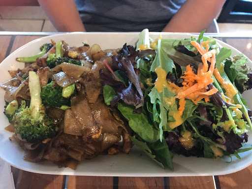 Munch Thai Food & Sweet Tea image