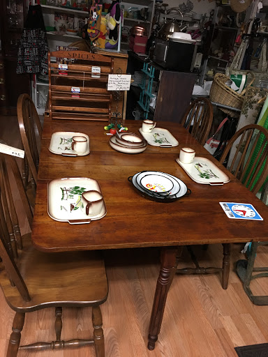 Antique Store «Too Much Stuff Quality Second Hand Treasures», reviews and photos, 1151 Grass Valley Hwy, Auburn, CA 95603, USA