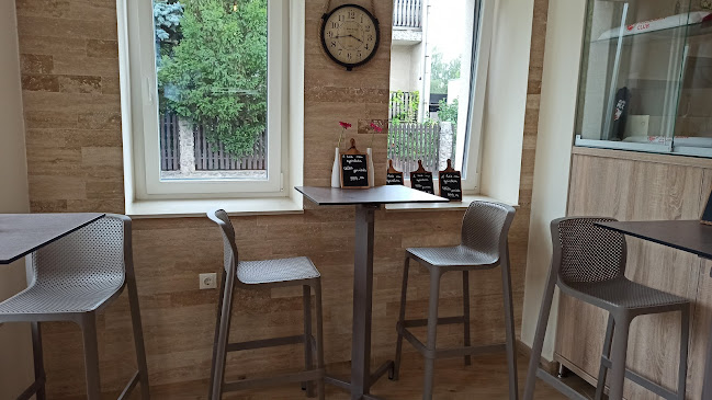 Comentarii opinii despre Sport Falatozó ès Lepènyes Pizzèria Fagyizó