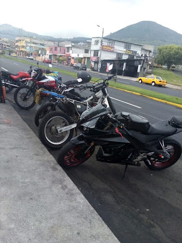 Moto Repuestos y Mecanica Cristopher en el Sur de Quito - Tienda de motocicletas