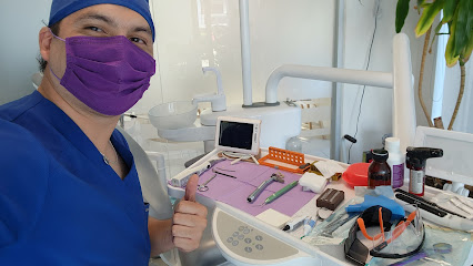 Dentista (endodoncia, cirugía) y estomatólogo Dr. Eddie Saucedo Martinez