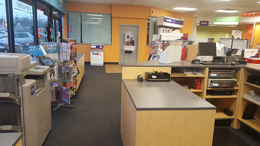 Print Shop «FedEx Office Print & Ship Center», reviews and photos, 101 37th Ave SE B, Puyallup, WA 98374, USA