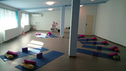 BALANCE YOGA CENTER