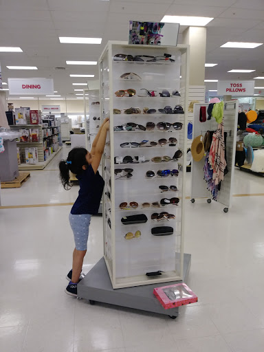 Shopping Mall «Lehigh Shopping Center», reviews and photos, W Union Blvd, Bethlehem, PA 18018, USA