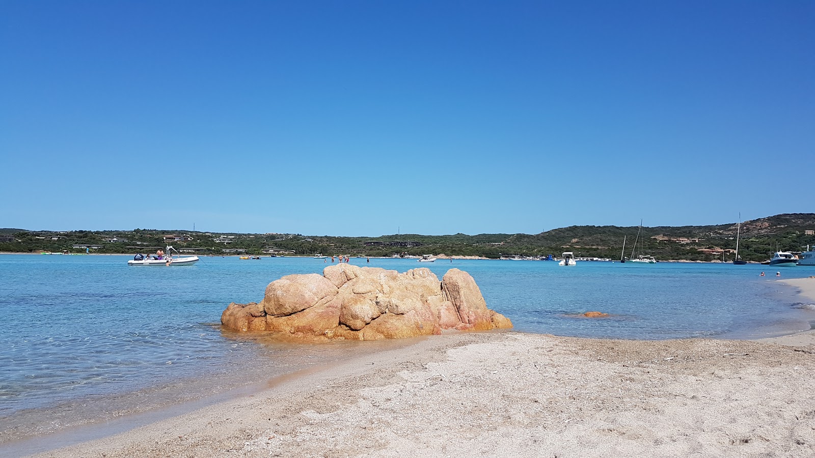 Foto av Ile Piana med turkos rent vatten yta