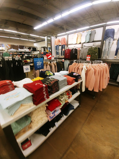 Clothing Store «Old Navy», reviews and photos, 2828 E 3rd St, Bloomington, IN 47401, USA