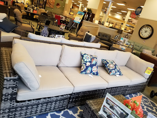 Furniture Store «Raymour & Flanigan Furniture and Mattress Store», reviews and photos, 1645 Broadhollow Rd, Farmingdale, NY 11735, USA