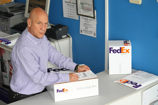 Mailbox Rental Service «FedEx Shipping Center - Mailbox Store», reviews and photos, 139 Cypresswood Dr, Spring, TX 77388, USA