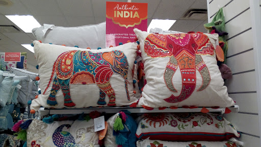 Department Store «Marshalls & HomeGoods», reviews and photos, 701 NJ-440, Jersey City, NJ 07304, USA