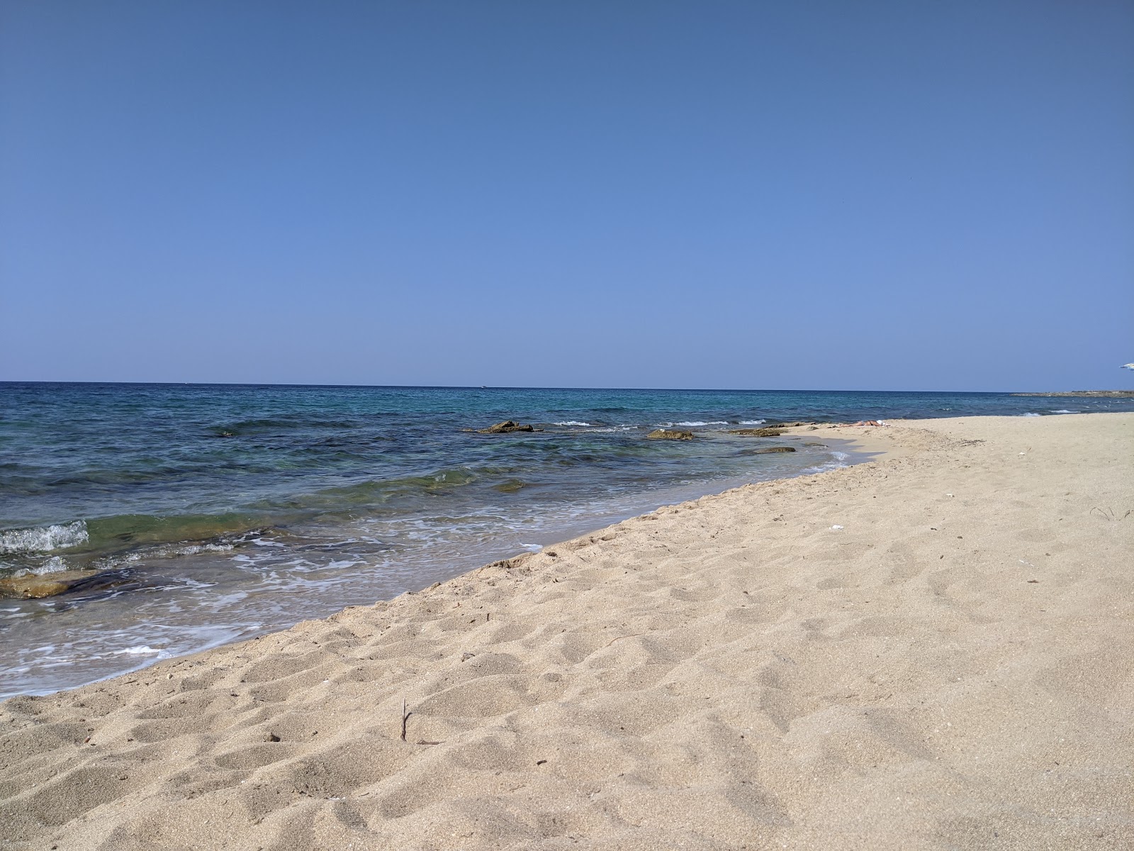 Foto von Spiaggia di Punta Cacata mit geräumiger strand