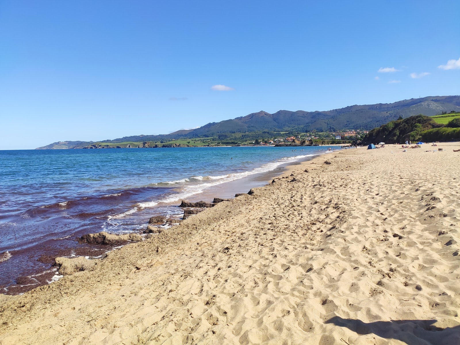 Foto von Playa de la Isla mit mittlere buchten