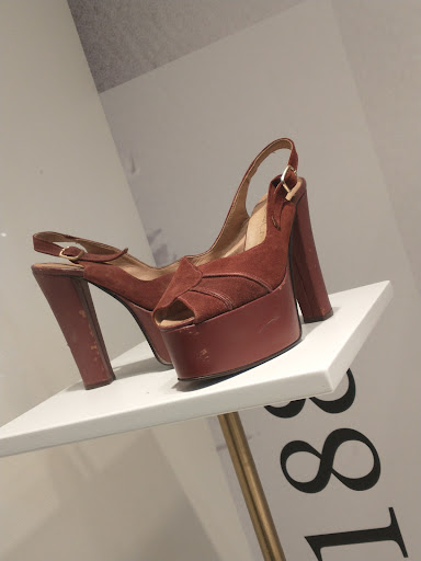 Shoe Store «Reyers Shoe Store», reviews and photos, 40 S Water Ave, Sharon, PA 16146, USA