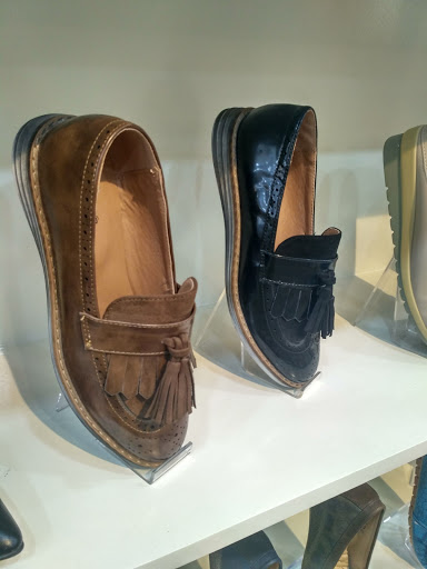 Stores to buy women's fluchos shoes Jaipur