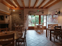 Atmosphère du Restaurant français restaurant Le Pic Vert à Doucier - n°3