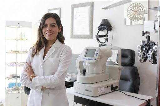 Dra. Nadia Luz Casillas Chavarin, Oftalmólogo