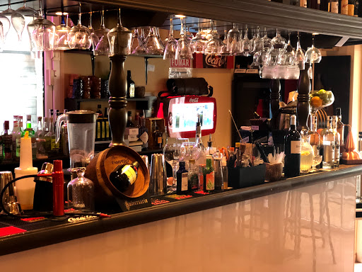 Información y opiniones sobre La Plaza Coktails Bar & Restaurant de Almerimar