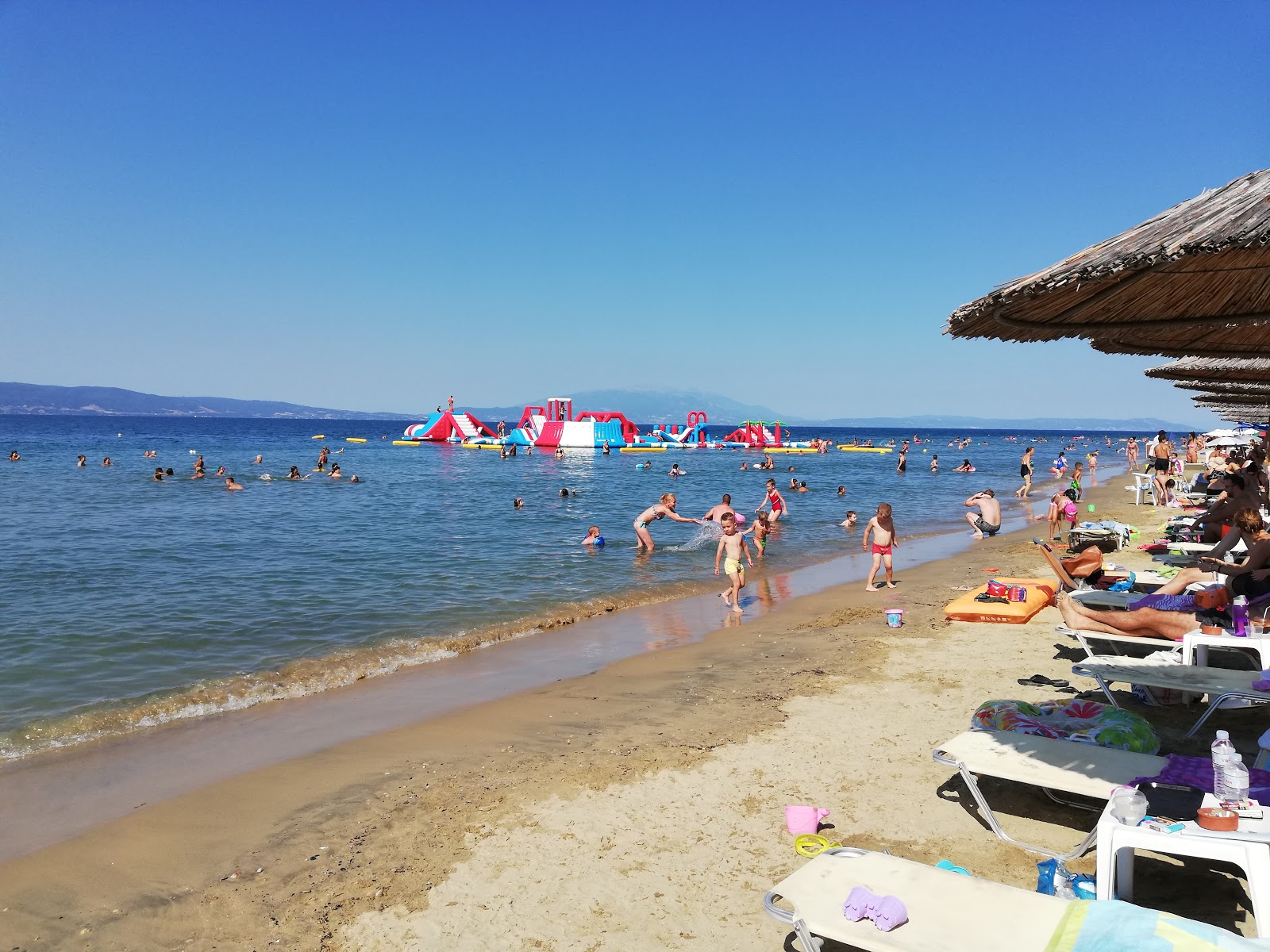 Photo de Milies Beach avec rivage droit, long