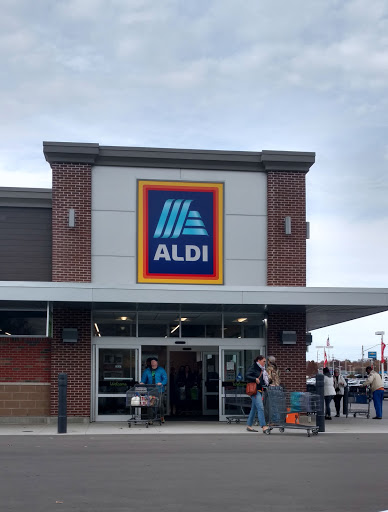 Supermarket «ALDI», reviews and photos, 3025 Iowa St, Lawrence, KS 66046, USA