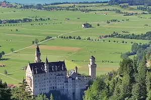 Aussichtspunkt Schloss Neuschwanstein und Forgensee image