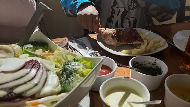 Rolys Polleria - Restaurante