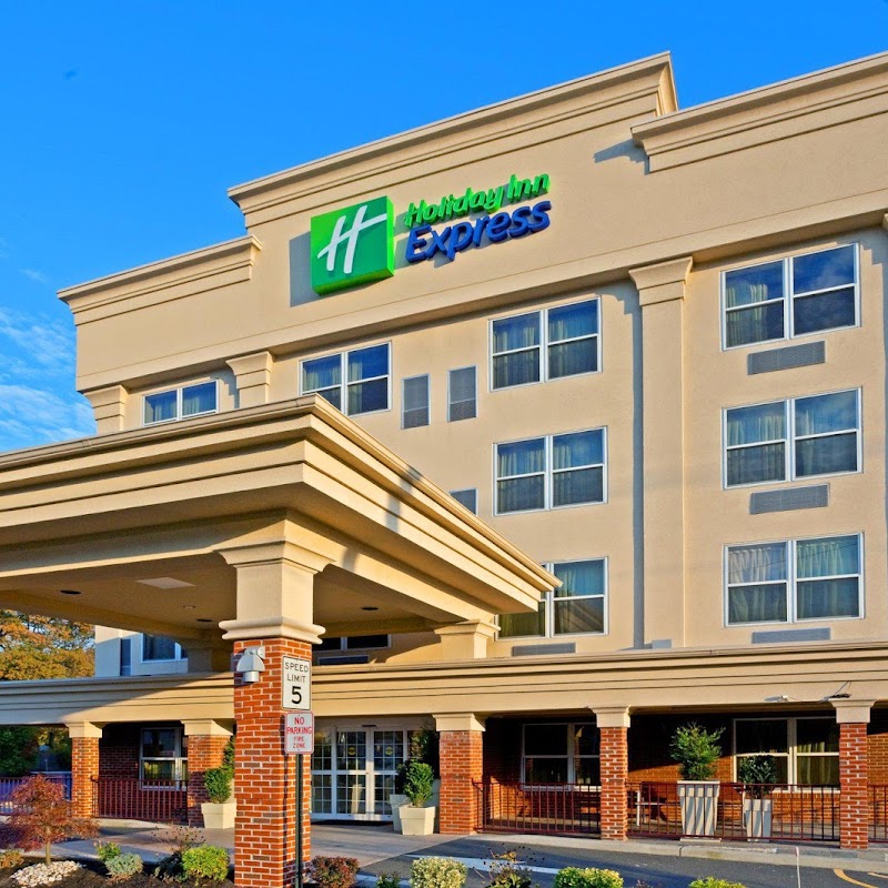 Holiday Inn Express & Suites Woodbridge, an IHG Hotel