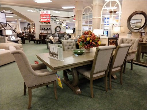 Furniture Store «Raymour & Flanigan Furniture and Mattress Store», reviews and photos, 641 Connecticut Ave, Norwalk, CT 06854, USA