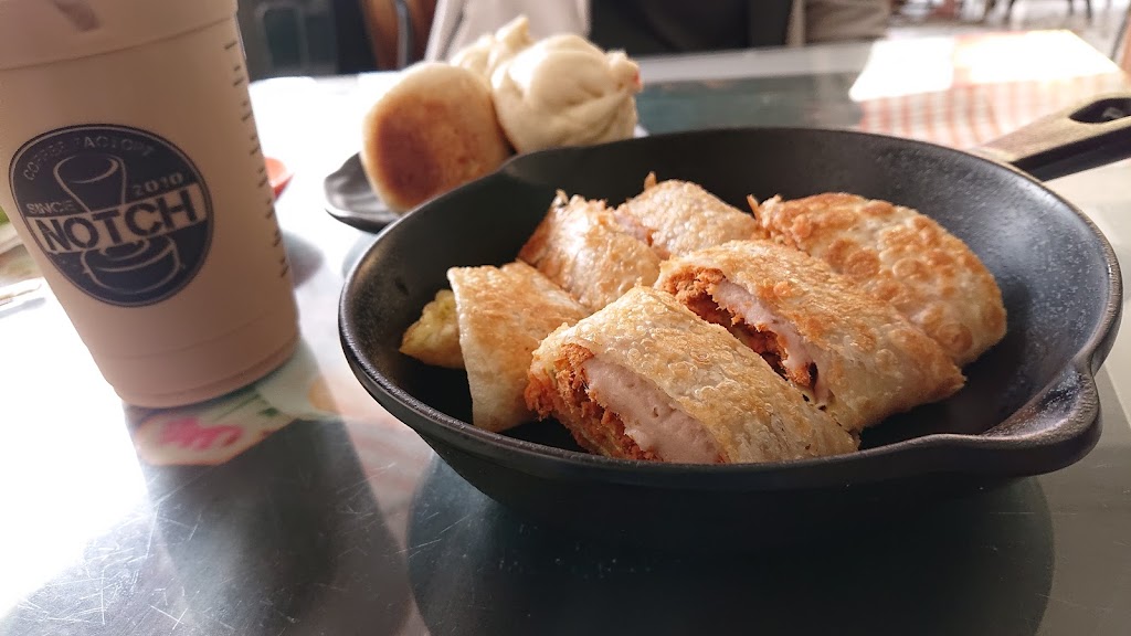 吾45早午食堂.雙十連假有營業。獨家剝皮辣椒生煎包.酥皮蛋餅.獨家異國鍋燒麵.芋泥肉鬆蛋餅.非喝不可鮮奶茶.吾雙紅茶.冰花煎餃， 的照片