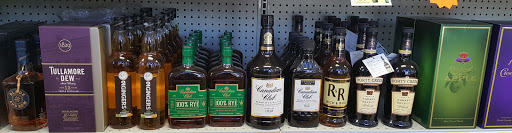 Liquor Store «OMG Liquor & Wine», reviews and photos, 302 N Bridge St, Yorkville, IL 60560, USA