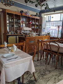 Atmosphère du Restaurant français Restaurant Chez Lucette à Paris - n°7